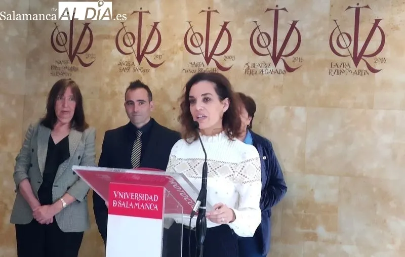 Inauguración, en la Clínica Odontológica de la USAL en el Campus Unamuno, del mural con los vítores de trece doctoras en Odontología. Foto Raúl Riego