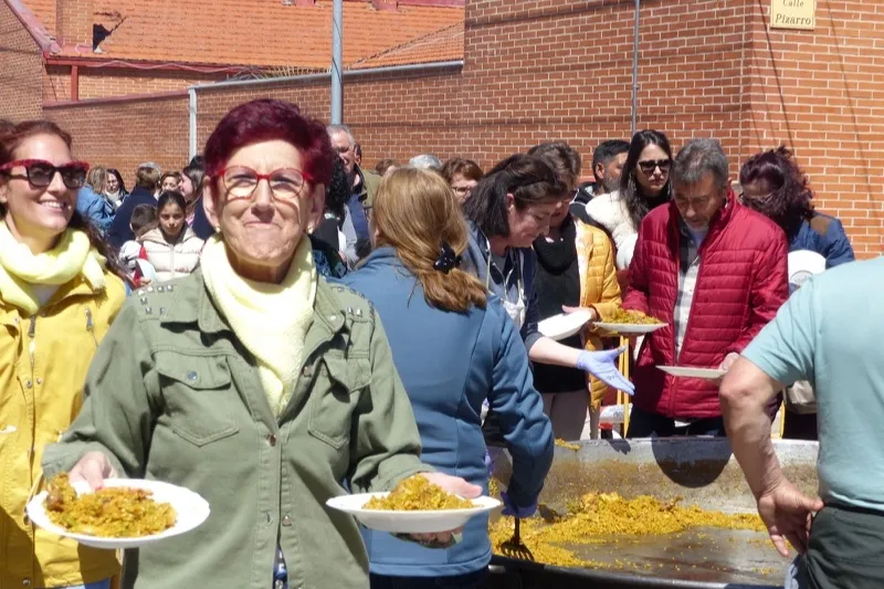 Villoria despide sus fiestas con una gran paella