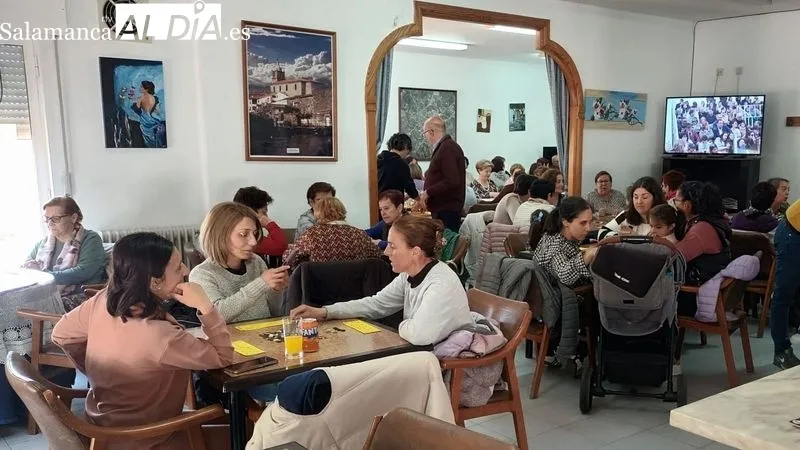 En la tarde de juego participaron cerca de un centenar de vecinos de todas las edades