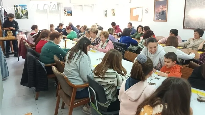 En la tarde de juego participaron cerca de un centenar de vecinos de todas las edades