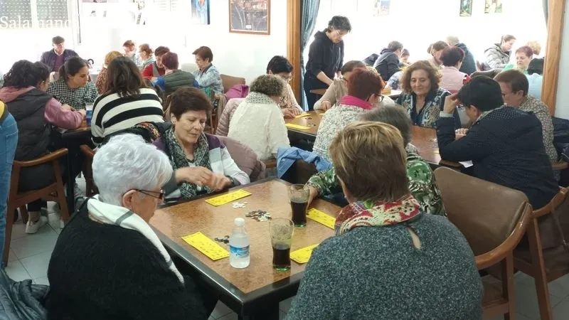 En la tarde de juego participaron cerca de un centenar de vecinos de todas las edades