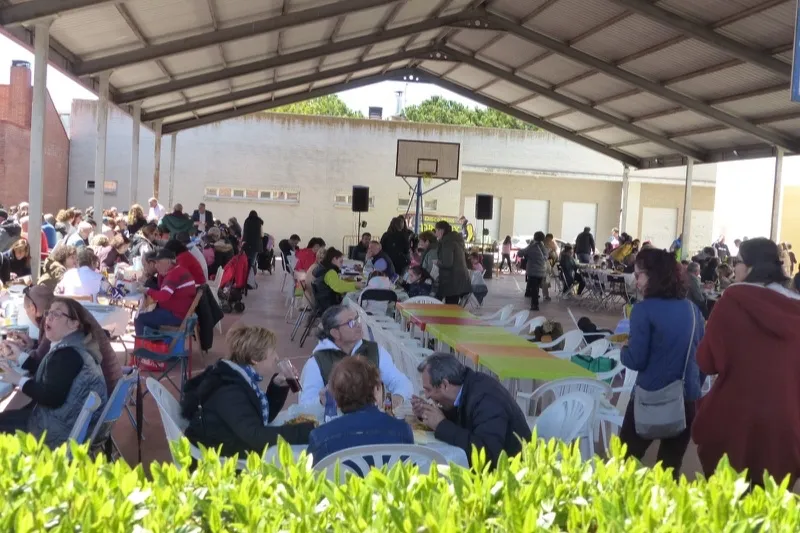 Villoria despide sus fiestas con una gran paella