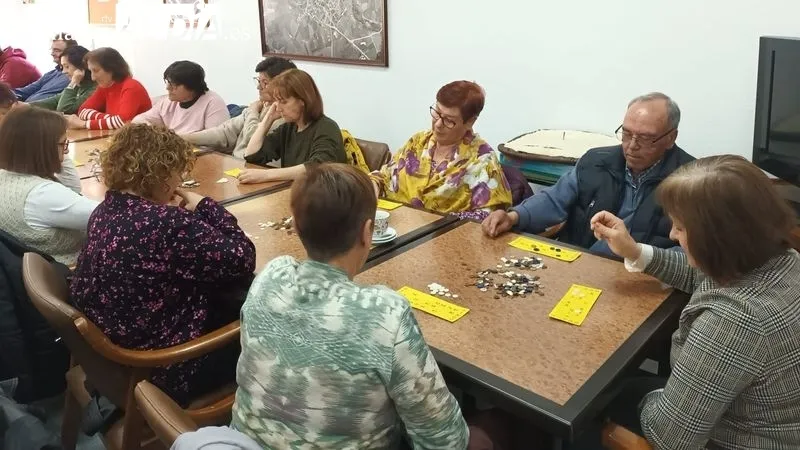 En la tarde de juego participaron cerca de un centenar de vecinos de todas las edades