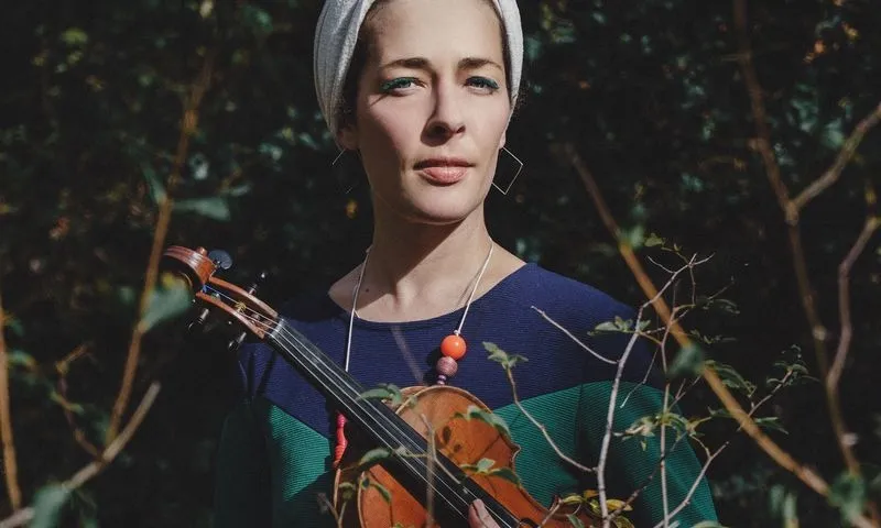 El viernes 17 de mayo la Casa de las Conchas acoge el concierto de la violinista neotradicional Blanca Altable