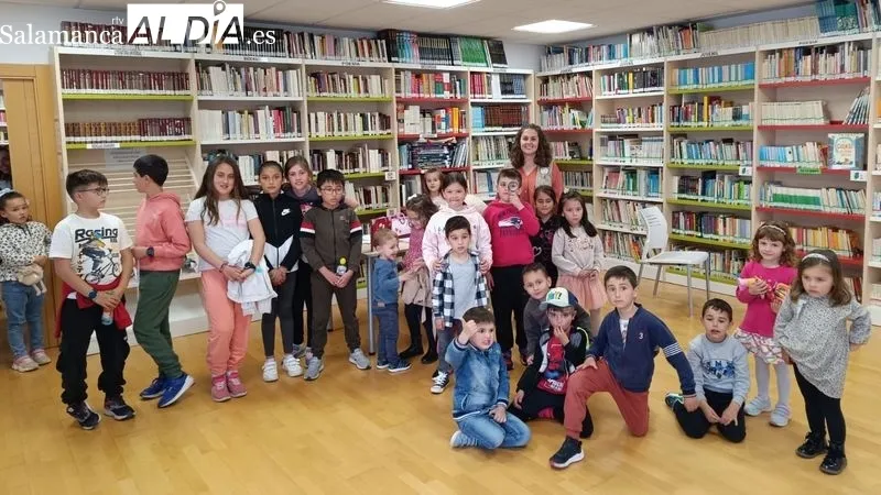 La biblioteca municipal acogió la sesión de cuentacuentos