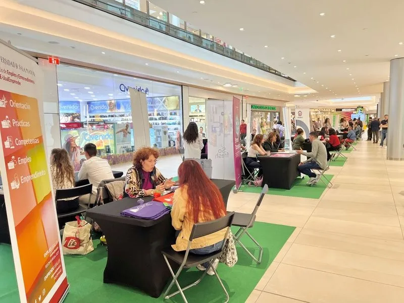 II Feria de empleo 'El talento tiene un plan' en el Centro Comercial El Tormes. Foto: CCET