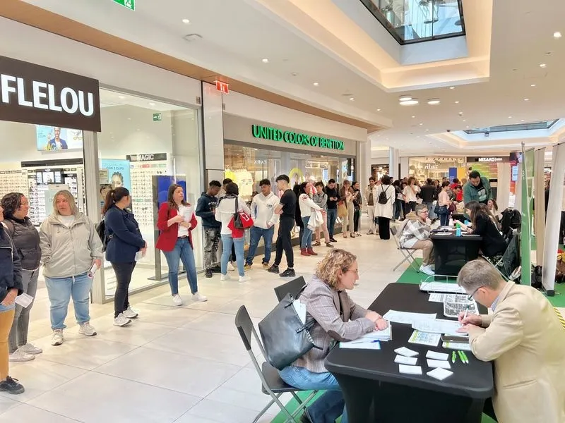 II Feria de empleo 'El talento tiene un plan' en el Centro Comercial El Tormes. Foto: CCET