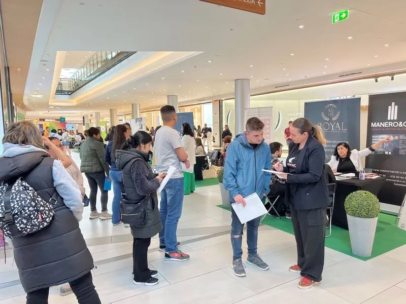 II Feria de empleo 'El talento tiene un plan' en el Centro Comercial El Tormes. Foto: CCET