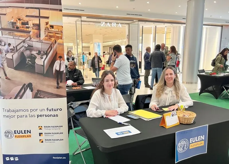 II Feria de empleo 'El talento tiene un plan' en el Centro Comercial El Tormes. Foto: CCET
