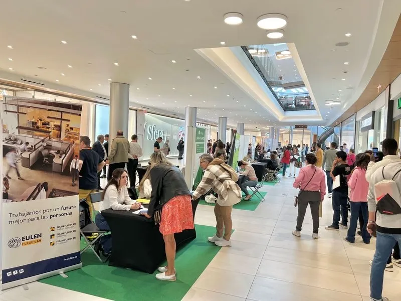 II Feria de empleo 'El talento tiene un plan' en el Centro Comercial El Tormes. Foto: CCET