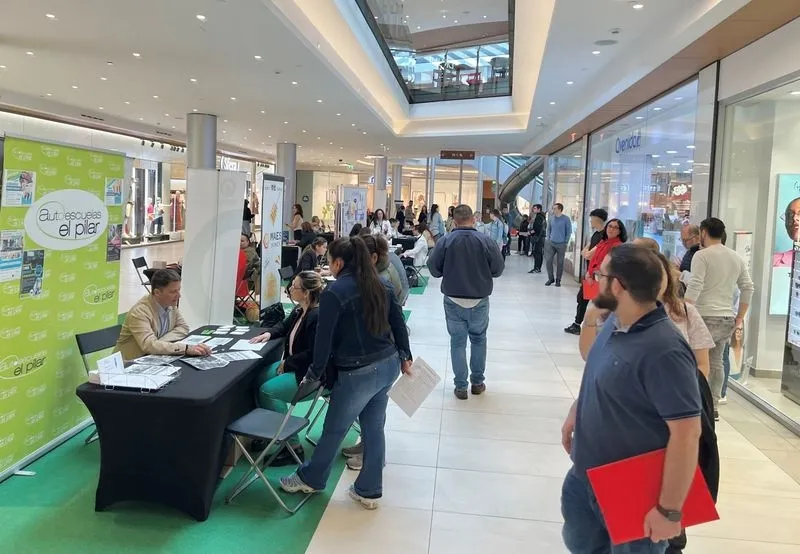 II Feria de empleo 'El talento tiene un plan' en el Centro Comercial El Tormes. Foto: CCET