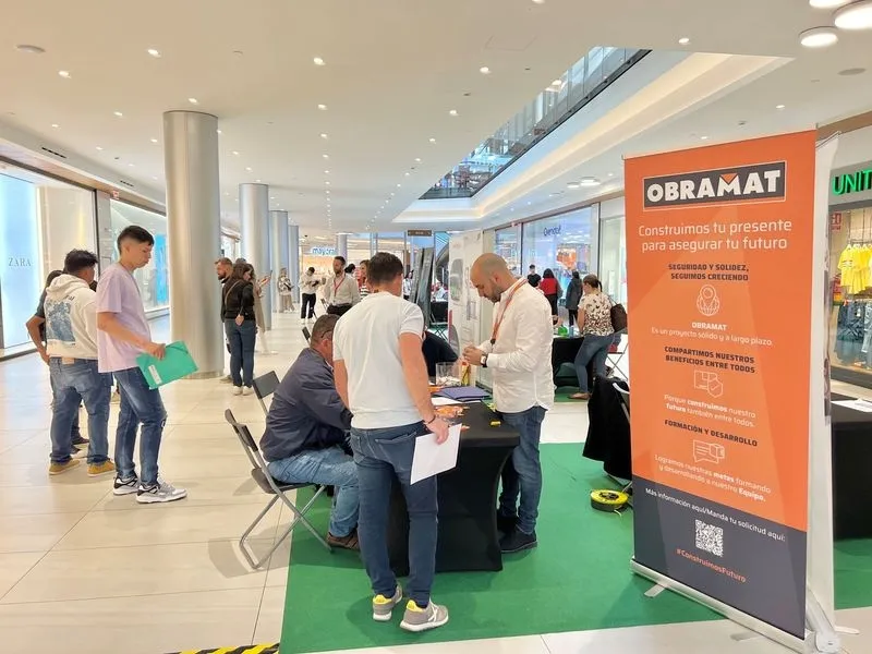 II Feria de empleo 'El talento tiene un plan' en el Centro Comercial El Tormes. Foto: CCET
