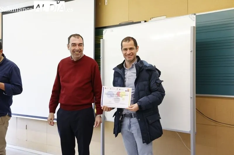 Entrega de los diplomas acreditativos y de los correspondientes premios a los estudiantes con mejores resultados en la X Olimpiada de Geografía. Fotos: David Sañudo