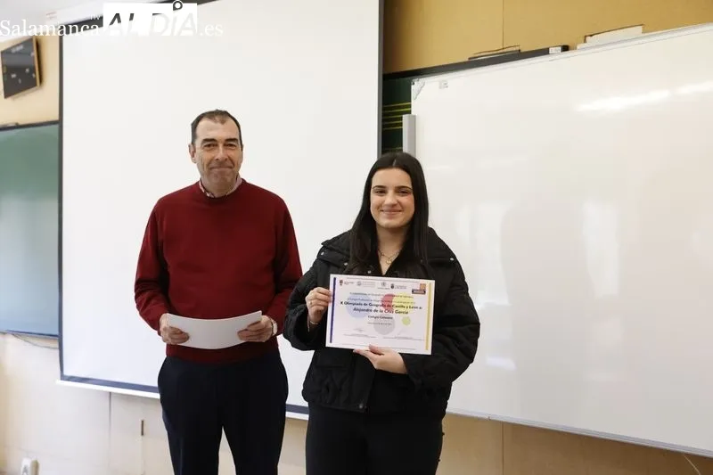 Entrega de los diplomas acreditativos y de los correspondientes premios a los estudiantes con mejores resultados en la X Olimpiada de Geografía. Fotos: David Sañudo