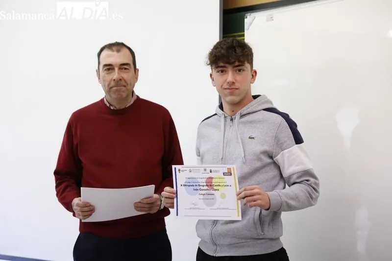 Entrega de los diplomas acreditativos y de los correspondientes premios a los estudiantes con mejores resultados en la X Olimpiada de Geografía. Fotos: David Sañudo