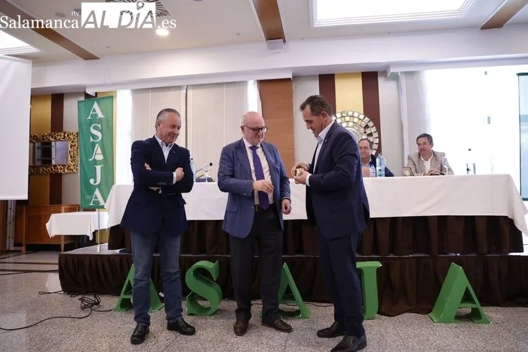 XXXIII Asamblea General de Socios de ASAJA Salamanca y entrega de la insignia de oro a César Lumbreras | FOTOS: David Sañudo 