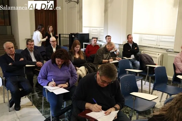 El presidente de la Diputación de Salamanca, Javier Iglesias, entrega la cartografía digital de 14 municipios de la provincia | FOTOS: Raúl González Riego 