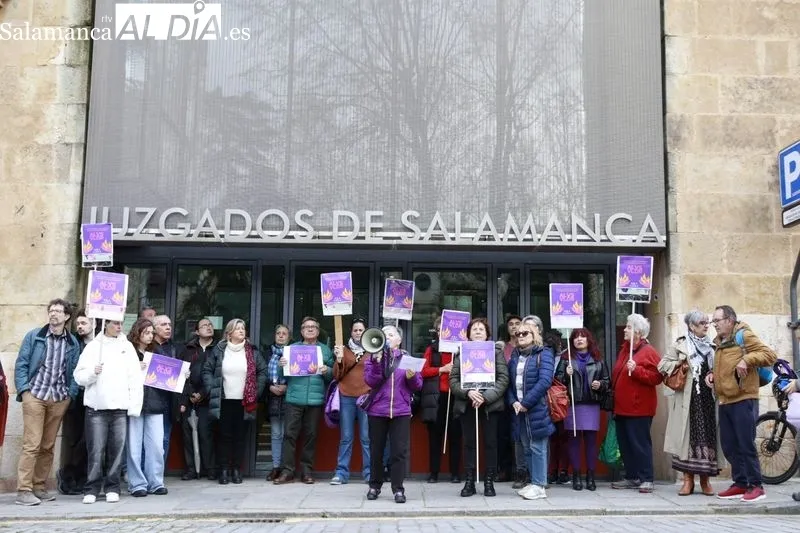 Concentración de Movimiento Feminista de Salamanca. Fotos: Raúl González Riego.