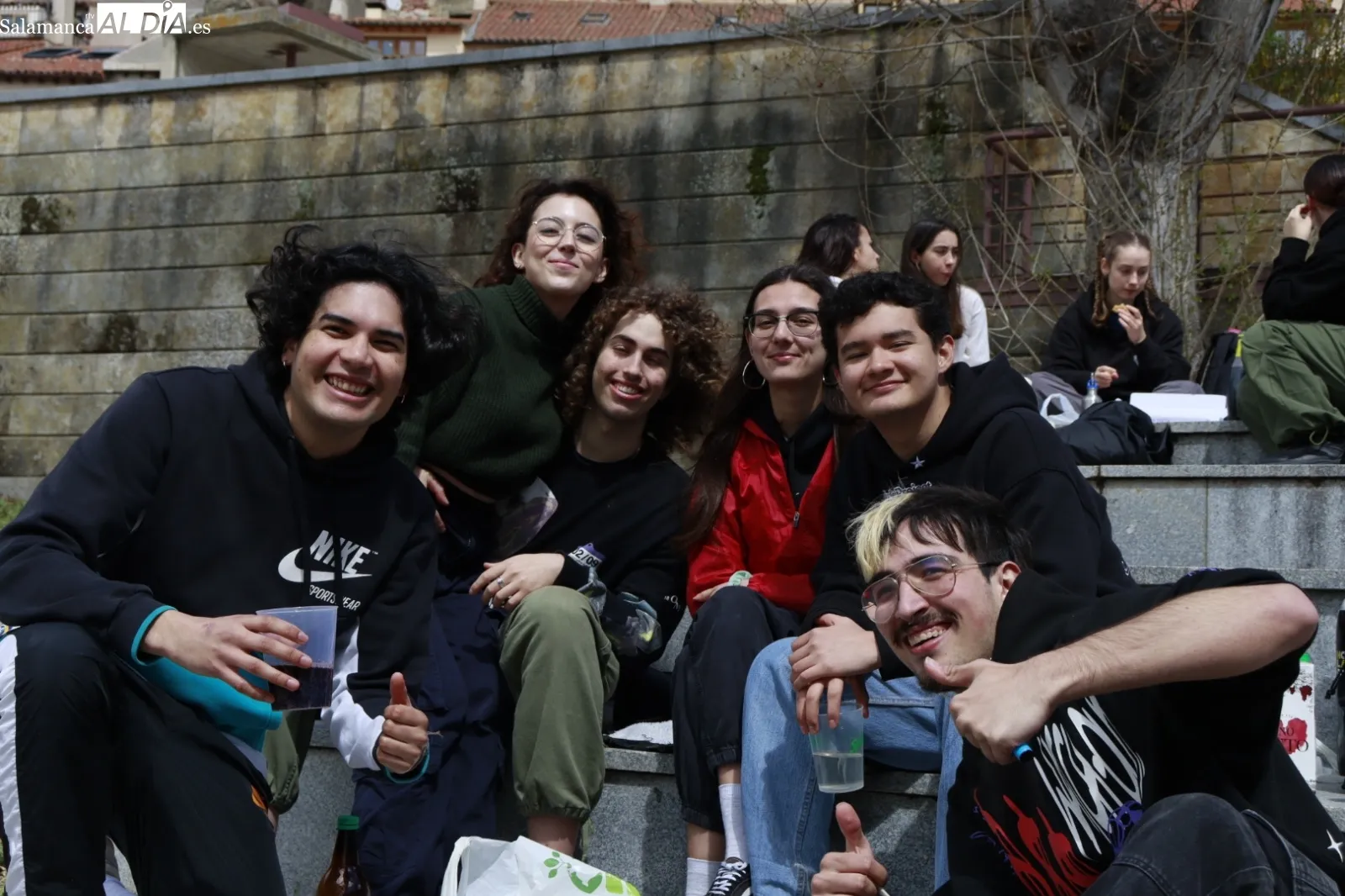 Primeras pandillas de jóvenes en la zona Puente Romano. Fotos: Raúl González Riego