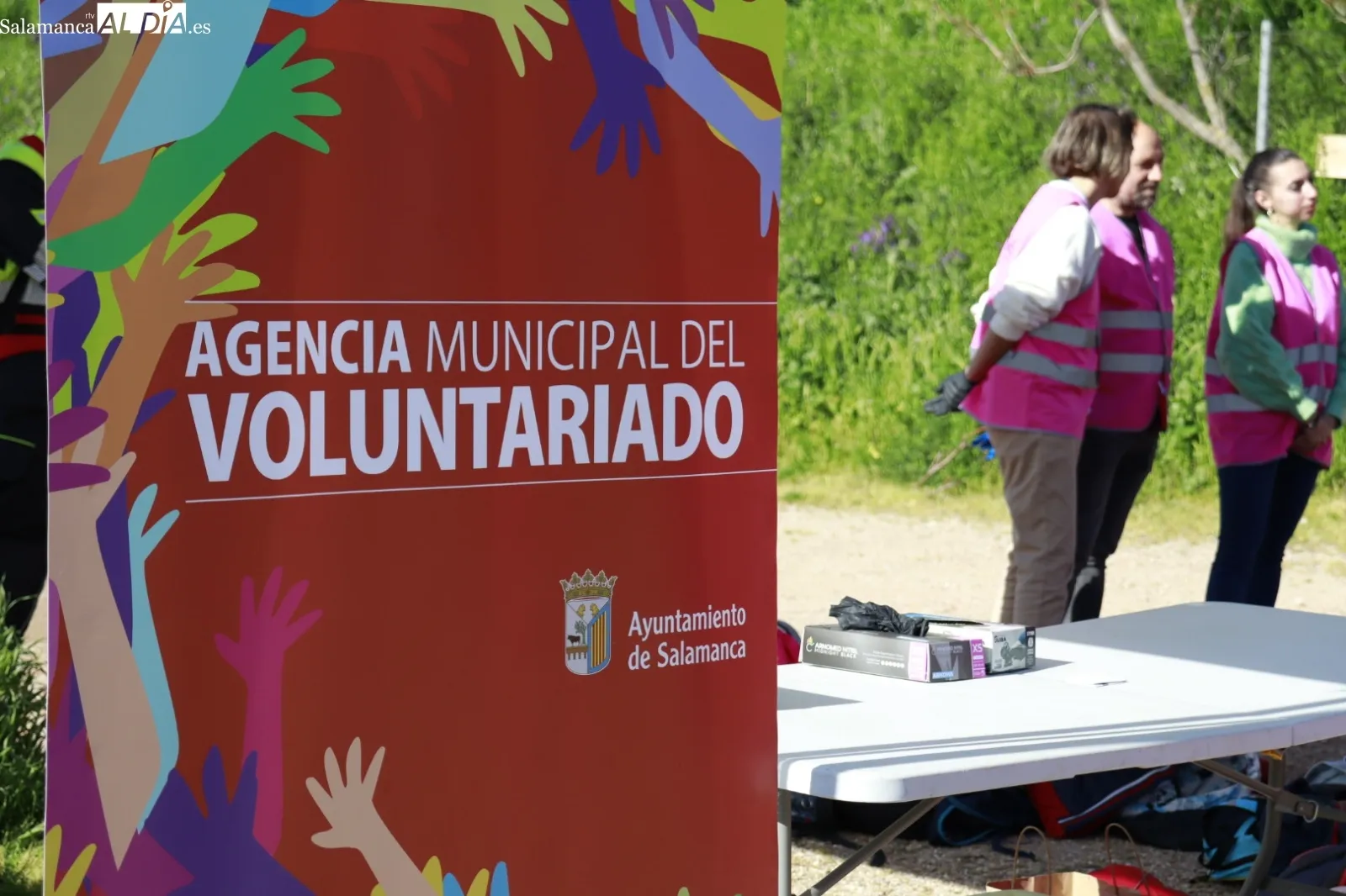 Actividad de voluntariado ambiental junto en el Parque de los Jerónimos por los alumnos del Calasanz. Fotos: Raúl González Riego