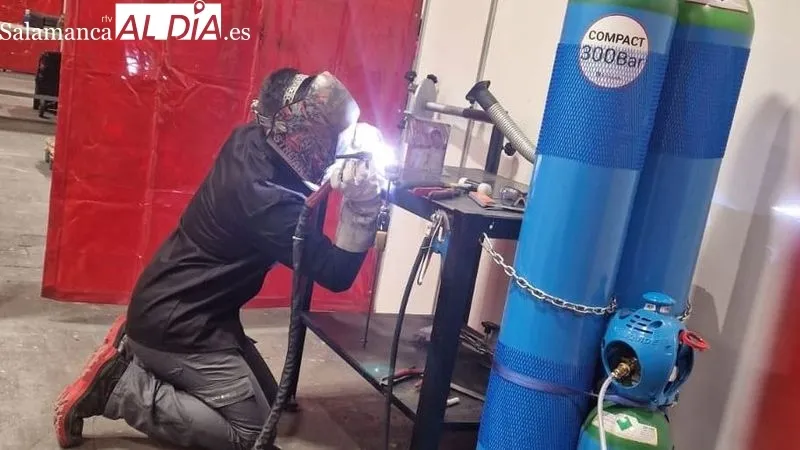Oscar Ramos ha celebrado con sus profesores y amigos su triunfo en las olimpiadas de formación profesional