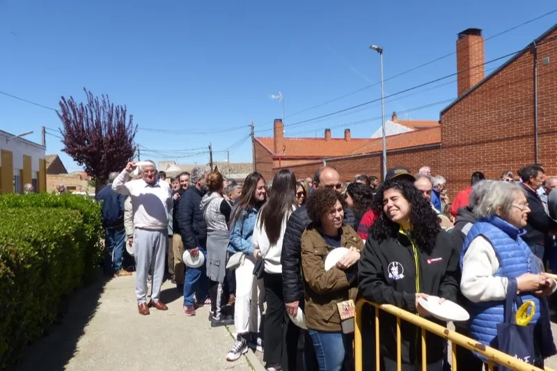 Villoria despide sus fiestas con una gran paella