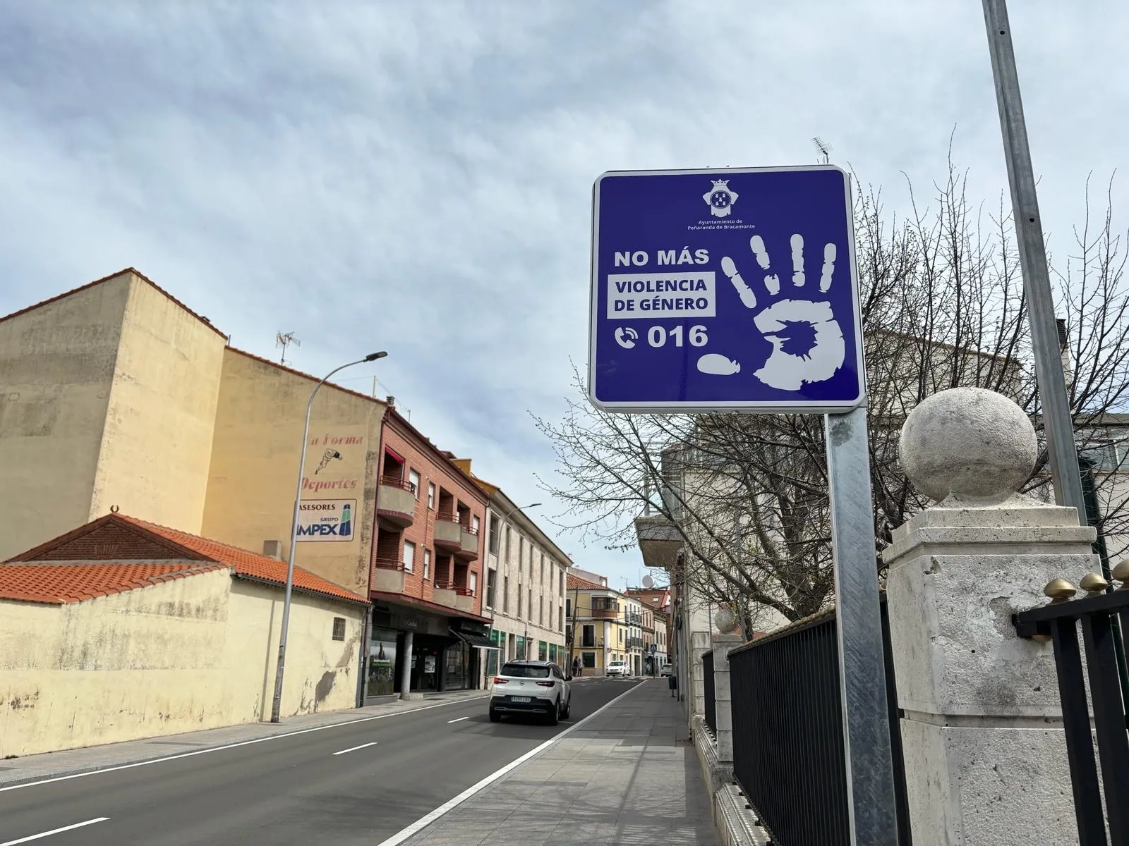 Foto 2 - Se&ntilde;ales contra el maltrato y la violencia de g&eacute;nero en Pe&ntilde;aranda