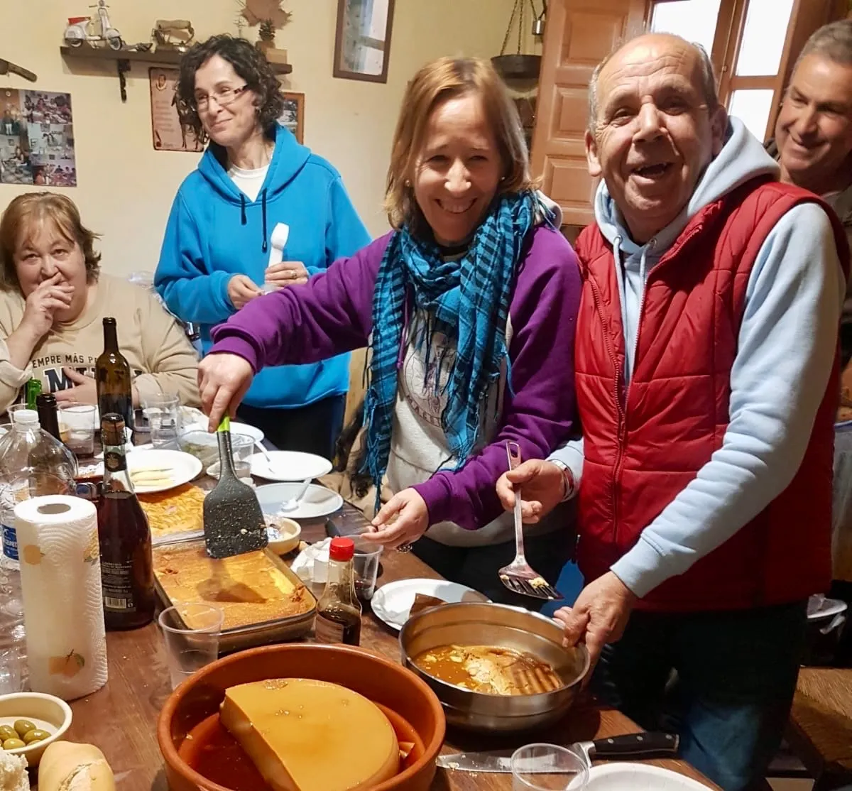 Foto 3 - El lunes de aguas llega literal, llevando bajo techo las divertidas meriendas y reuniones protagonistas del d&iacute;a