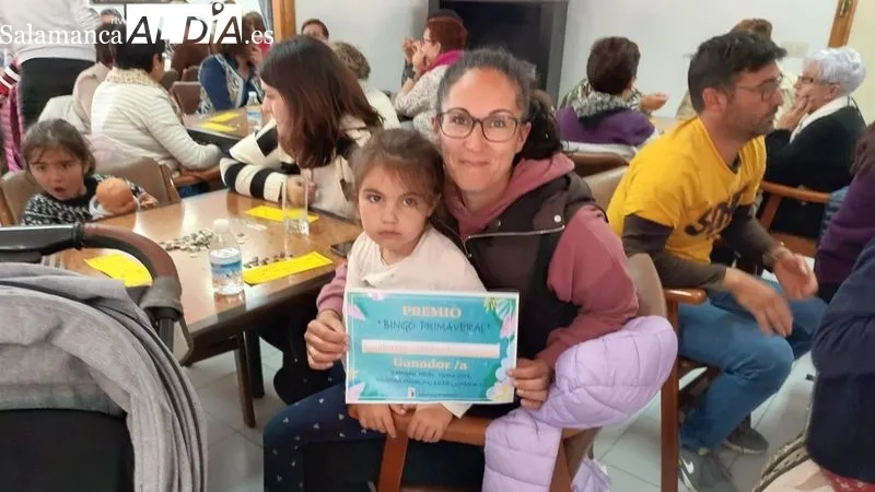 En la tarde de juego participaron cerca de un centenar de vecinos de todas las edades