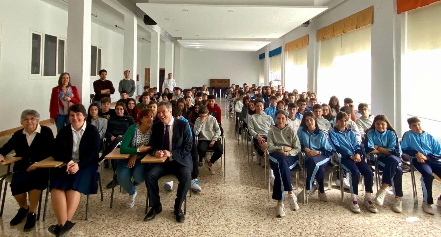 Enrique Sánchez-Guijo en su visita al colegio La Encarnación 