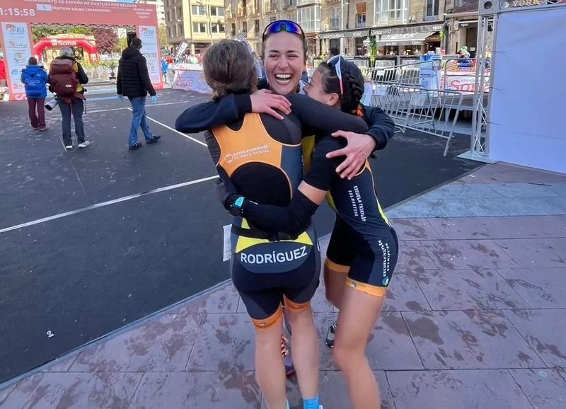 Foto 3 - El equipo femenino de la Escuela Triatl&oacute;n Salmantina, subcampe&oacute;n de Espa&ntilde;a de Duatlon por relevos