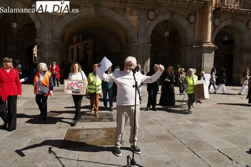 Abrazo Solidario a la Plaza Mayor organizado por Manos Unidas. Foto: David Sañudo.