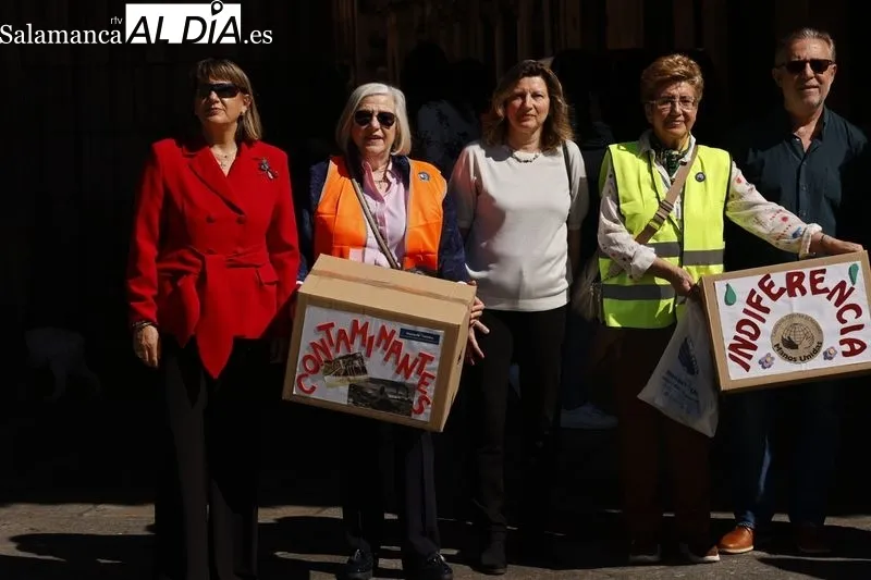 Abrazo Solidario a la Plaza Mayor organizado por Manos Unidas. Foto: David Sañudo.