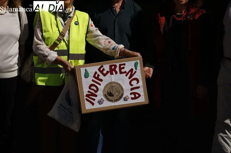 Abrazo Solidario a la Plaza Mayor organizado por Manos Unidas. Foto: David Sañudo.