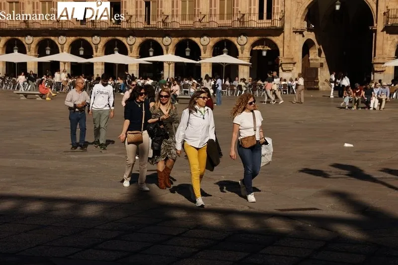 Ambiente en el centro de Salamanca en la tarde de este sábado. Fotos: David Sañudo
