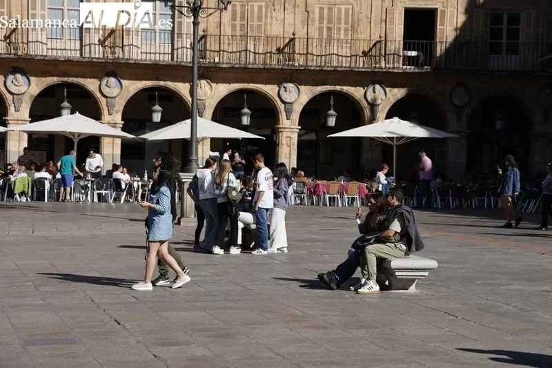 Ambiente en el centro de Salamanca en la tarde de este sábado. Fotos: David Sañudo