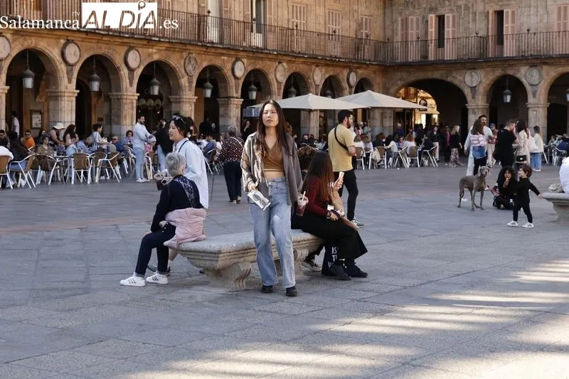 Ambiente en el centro de Salamanca en la tarde de este sábado. Fotos: David Sañudo