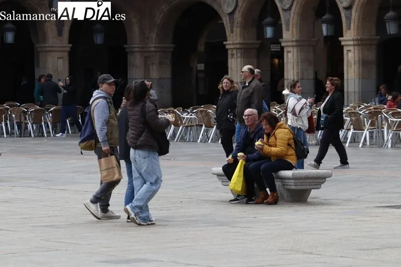 Ambiente en el centro de Salamanca el domingo. Fotos: Raúl González Riego.