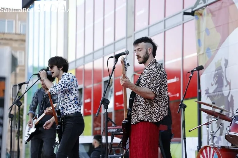 Concierto de Carameloraro en la plaza de la Concordia. Fotos: David Sañudo.
