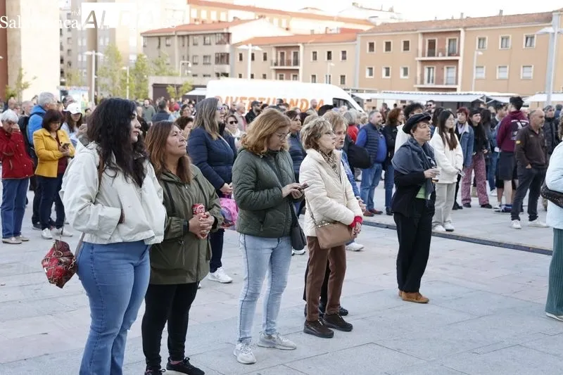 Concierto de Carameloraro en la plaza de la Concordia. Fotos: David Sañudo.