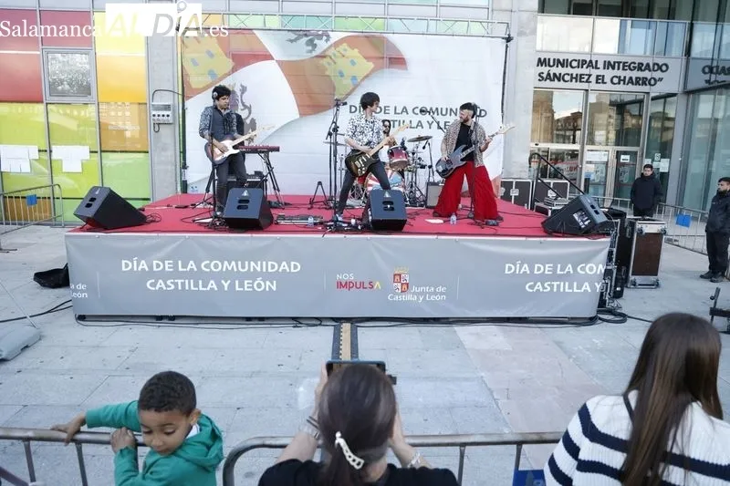 Concierto de Carameloraro en la plaza de la Concordia. Fotos: David Sañudo.