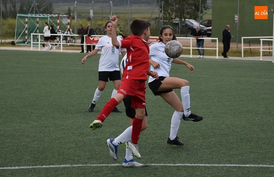 Foto 7 - El Alev&iacute;n Femenino del Ciudad Rodrigo vence al Hergar E dando una gran imagen