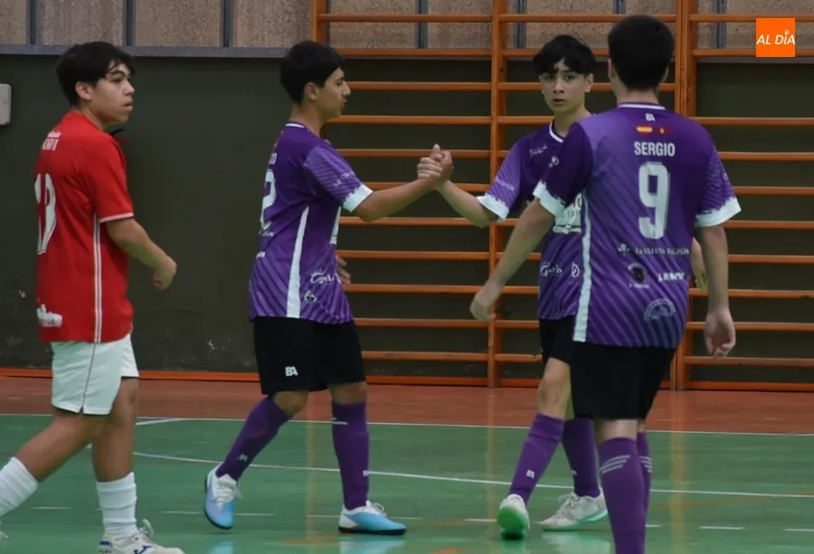 Foto 4 - El Cadete Regional del III Columnas remonta para llevarse su duelo ante La Ba&ntilde;eza