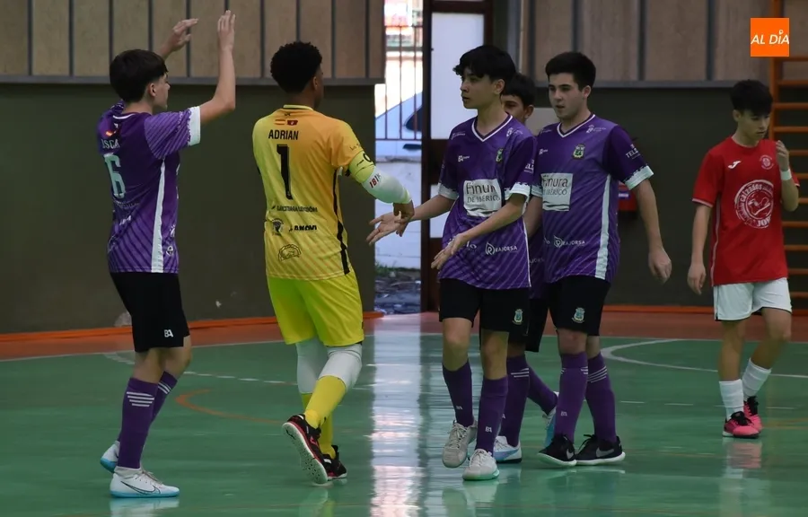 Foto 5 - El Cadete Regional del III Columnas remonta para llevarse su duelo ante La Ba&ntilde;eza