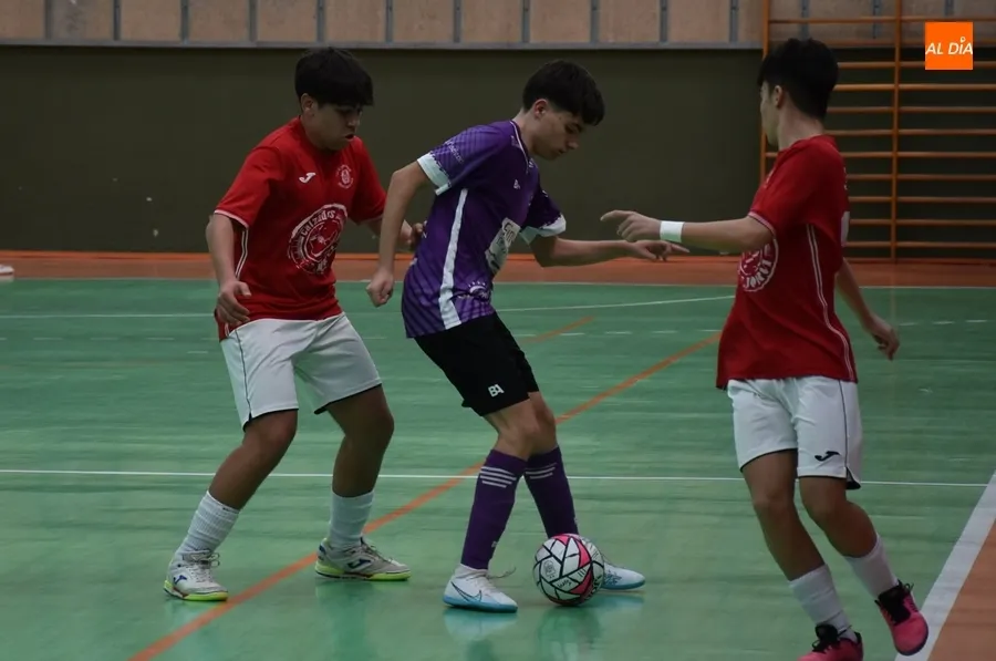 Foto 6 - El Cadete Regional del III Columnas remonta para llevarse su duelo ante La Ba&ntilde;eza