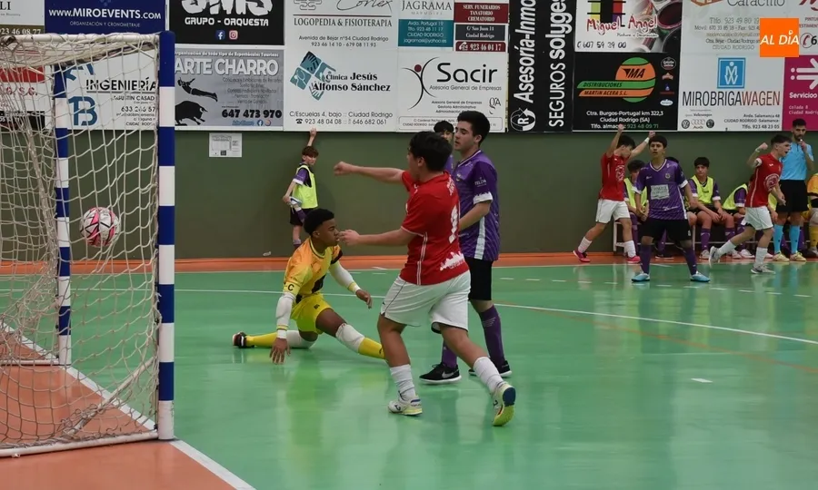 Foto 9 - El Cadete Regional del III Columnas remonta para llevarse su duelo ante La Ba&ntilde;eza