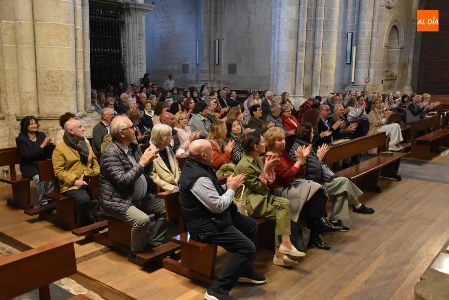 Foto 2 - Gran asistencia al concierto en la Catedral del Coro Aldebar&aacute;n de Madrid