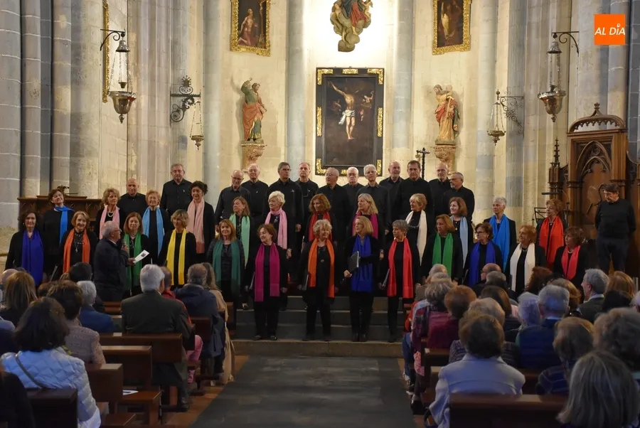 Foto 7 - Gran asistencia al concierto en la Catedral del Coro Aldebar&aacute;n de Madrid