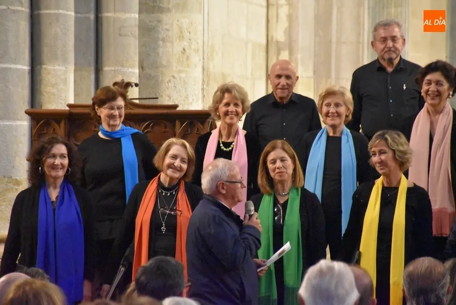 Foto 8 - Gran asistencia al concierto en la Catedral del Coro Aldebar&aacute;n de Madrid