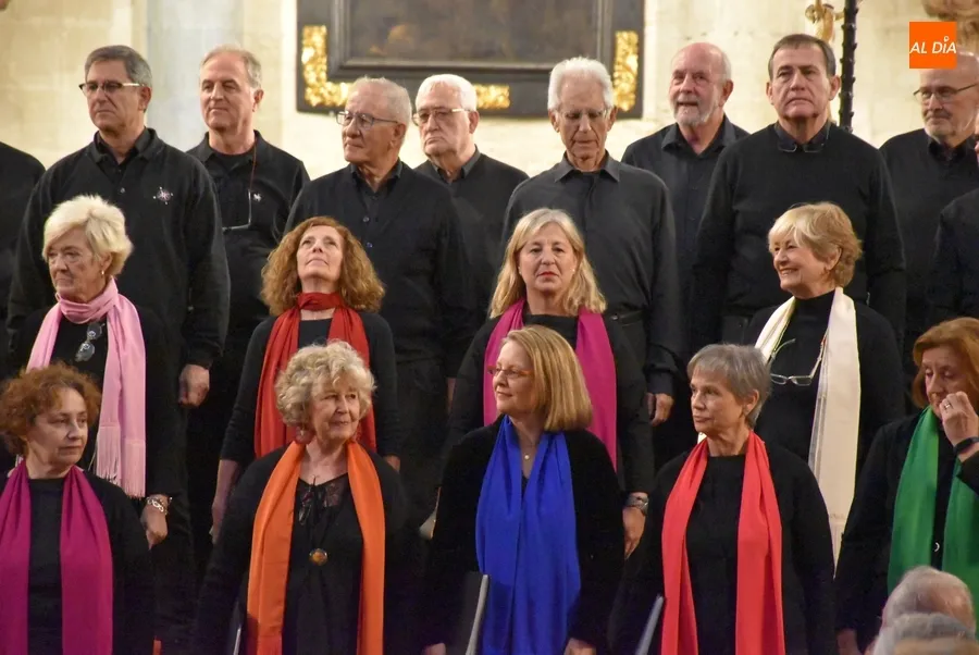 Foto 10 - Gran asistencia al concierto en la Catedral del Coro Aldebar&aacute;n de Madrid